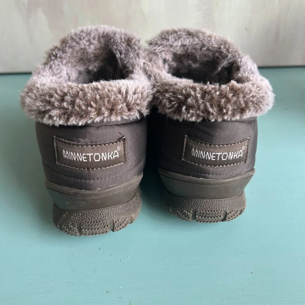 Minnetonka Timpson Tulsa Slip-On Snowshoes Low Tops Women's Size 9 Fur Lined